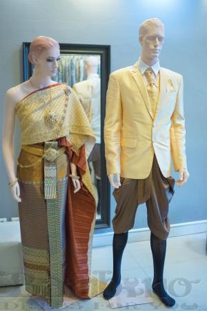 ชุดไทยเจ้าสาว ชุดไทยจักรพรรดิ์ เช่าที่แบมบี้ เวดดิ้ง ห้วยขวาง